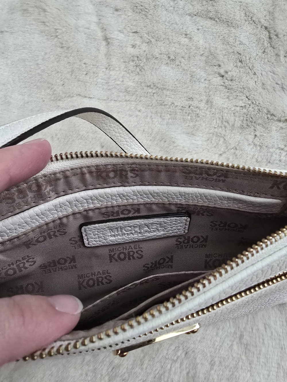 Michael Kors White Leather Gold Jet Set wristlet - Picture 5 of 8